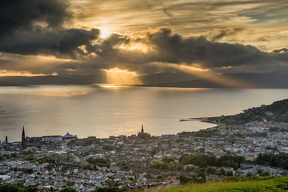 Rays over Largs and Toward
