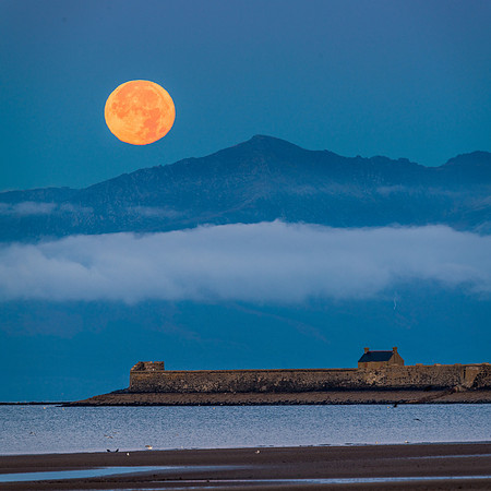 moon over Goat Fell and Saltcoats harbour at 07:19